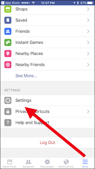 Bảo vệ tài khoản Facebook như nào để không bị hack? Chọn Settings Facebook trên điện thoại